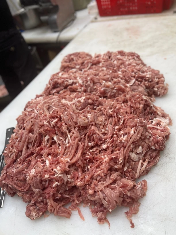 加工香肠,前腿肉后后腿肉精切肉丝肉块
