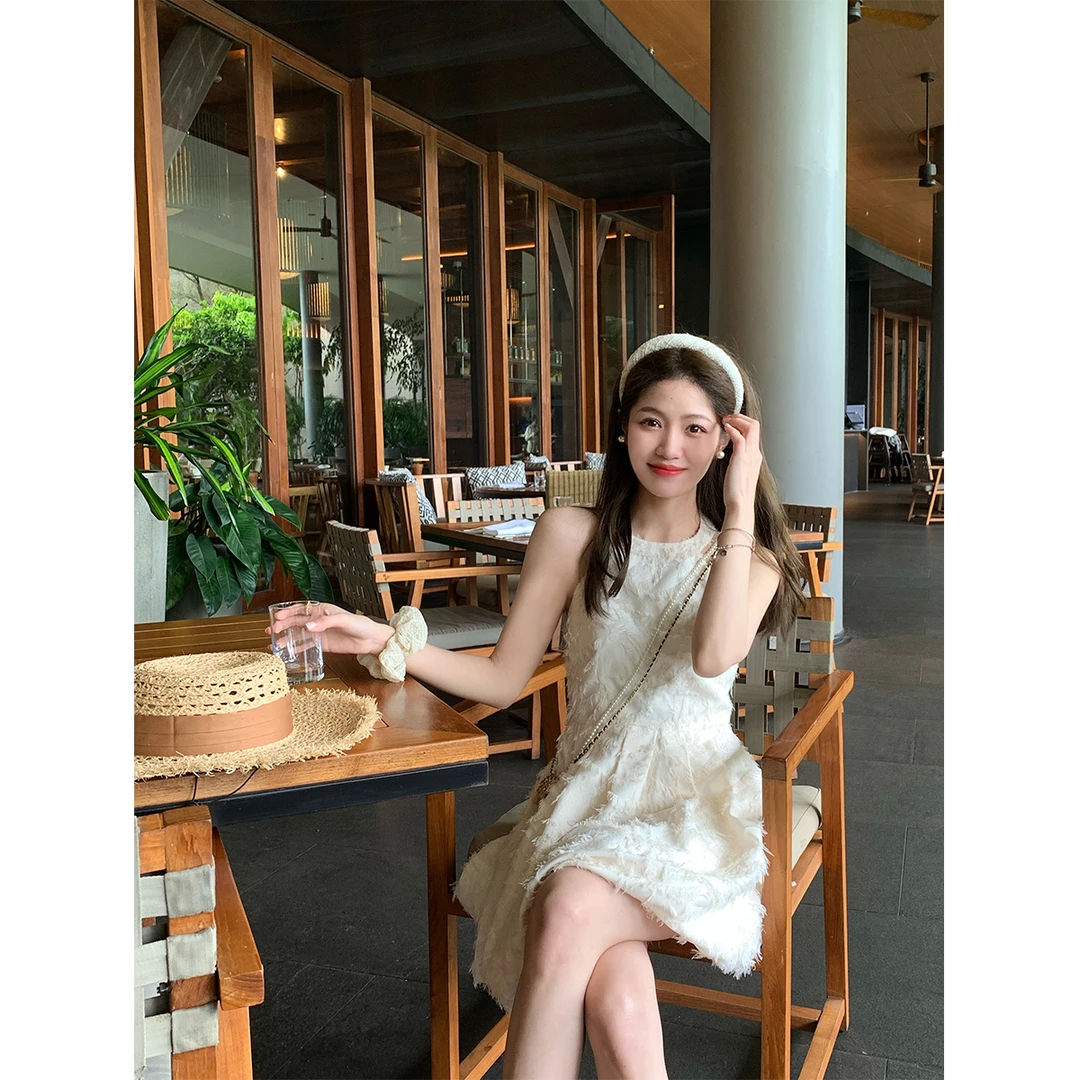 FF BLUE 假日泡芙 特制面料显瘦重工羽毛仙女裙精致挂脖连衣裙夏