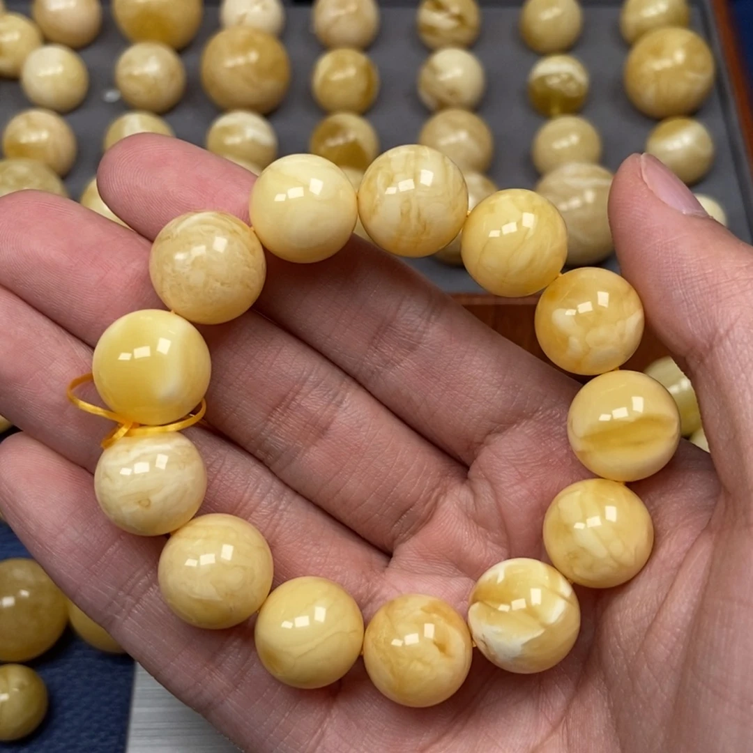 琥珀裸石未镶嵌鹿*儿蜜蜡