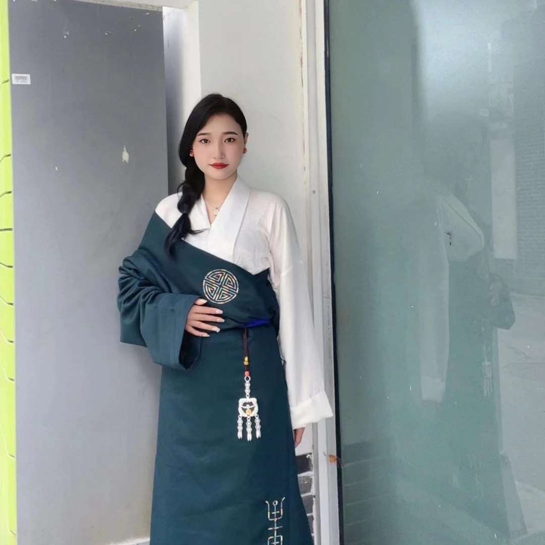 新款彩色绣花单袍子（送一个腰带）