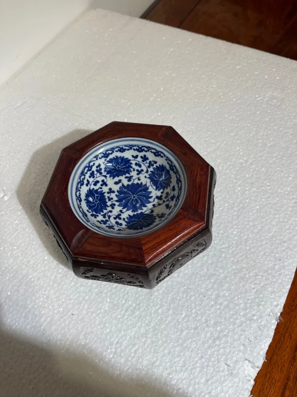 烟灰缸，笔玺花纹随机