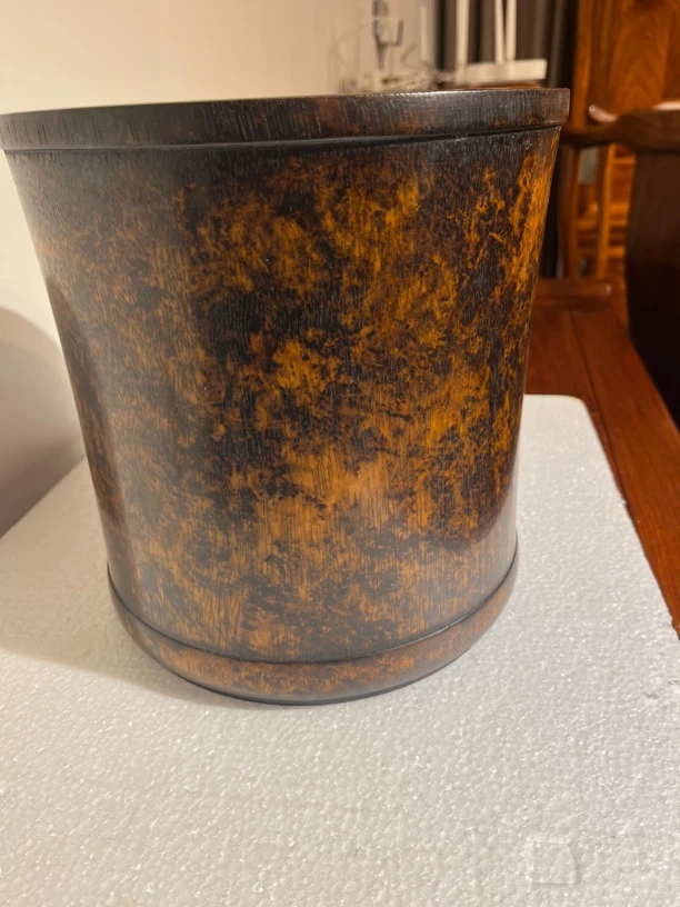 花梨木榴疤花笔筒