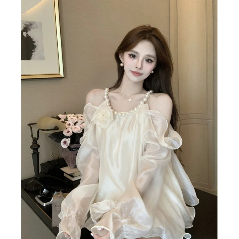 气质荷叶边立体花朵珍珠挂脖露肩上衣潮甜美仙气喇叭袖衬衫女秋季