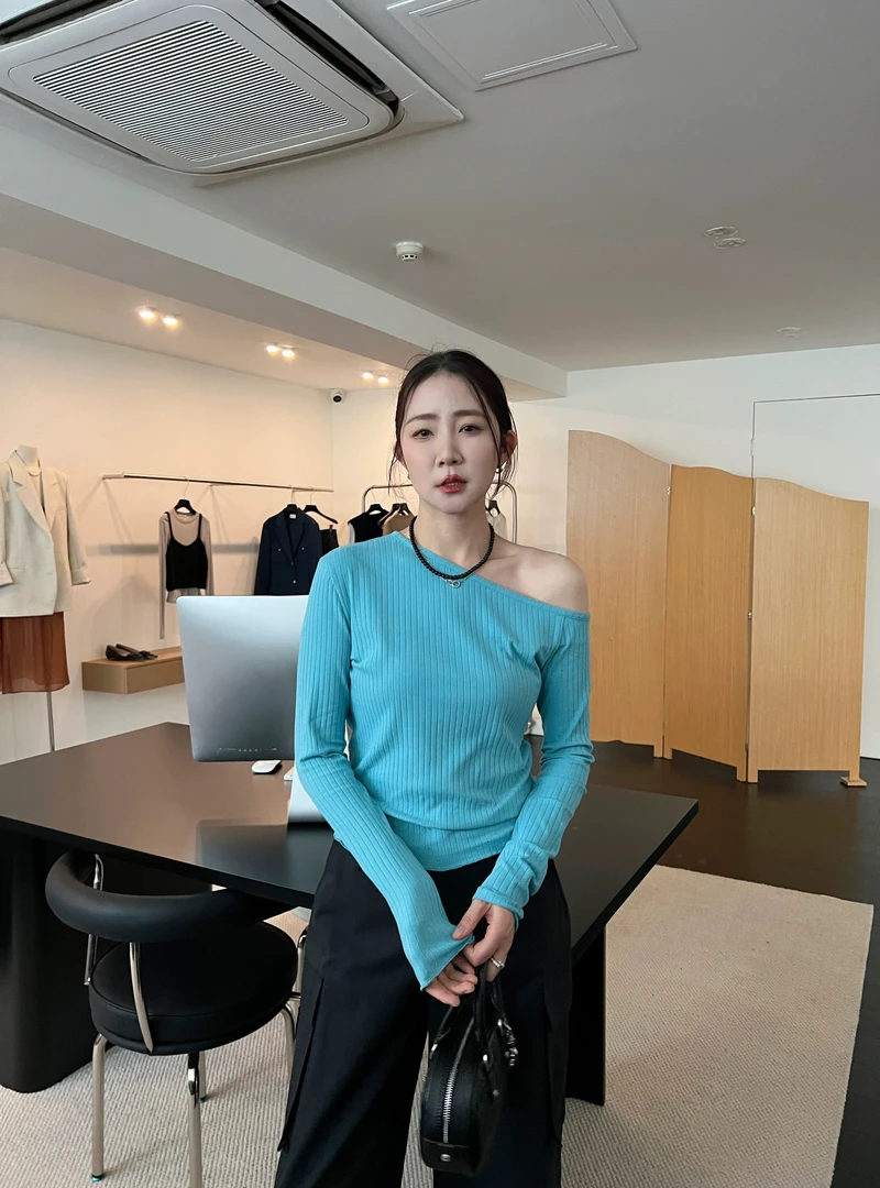 widelia纯欲风斜肩百搭T恤女2024春设计感内搭一字肩显瘦上衣8039