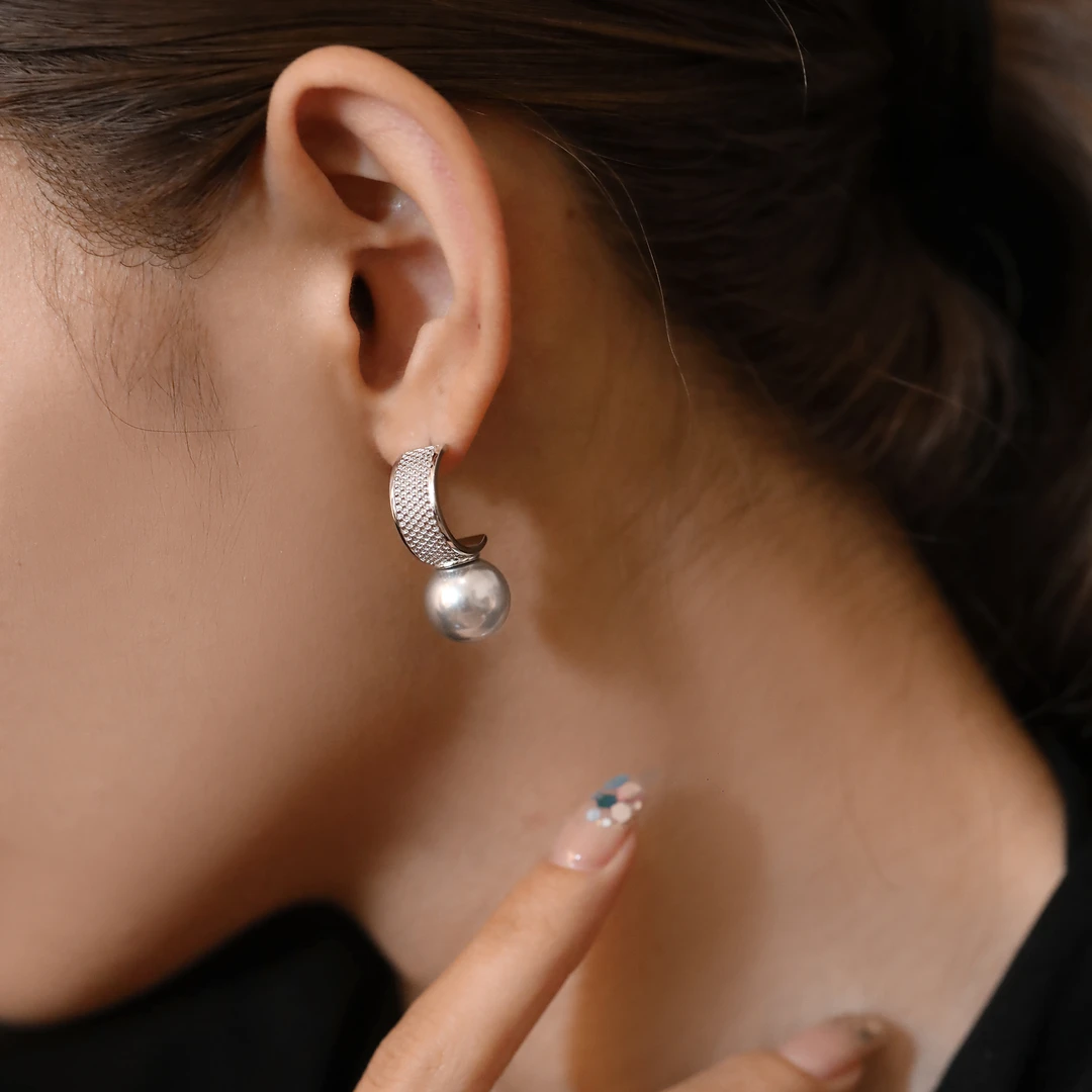 925银合成锆石耳饰 E23843 豆豆肌理C形施家珠珠耳环