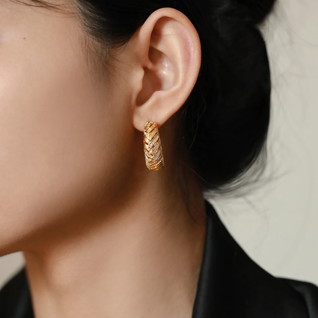 925银耳饰 E22881 白锆编织几何耳扣耳环