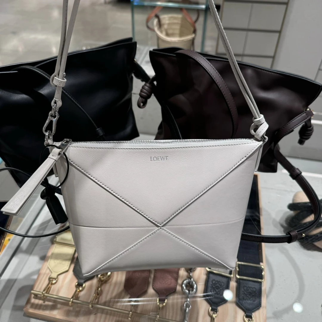 全新未使用 LOEWE/罗意威 Puzzle折叠腋下包 多色可选