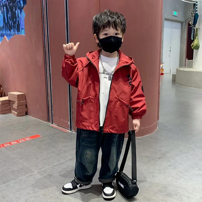 男童冲锋衣外套春秋季2024新款洋气儿童连帽风衣男孩秋装潮酷衣服