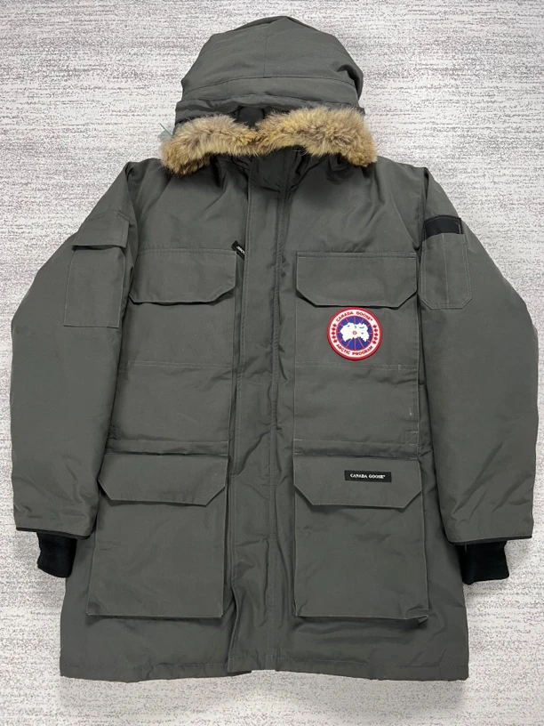 【canada goose】加拿大鹅 石墨灰色远征羽绒服男款4660m os s 99新