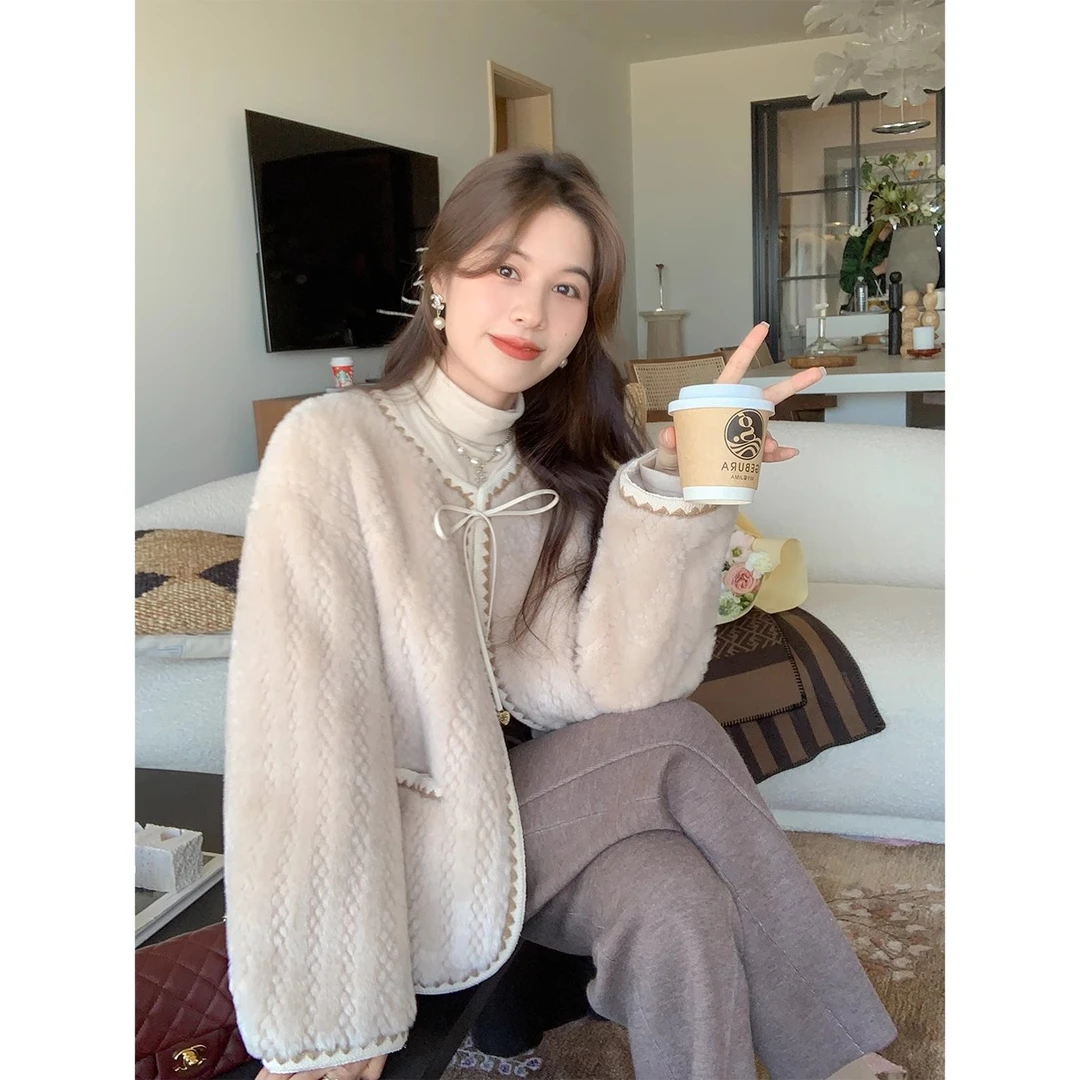 花栗鼠小姐  软心巴斯克 小香感编织仿貂毛+薄绒内里外套