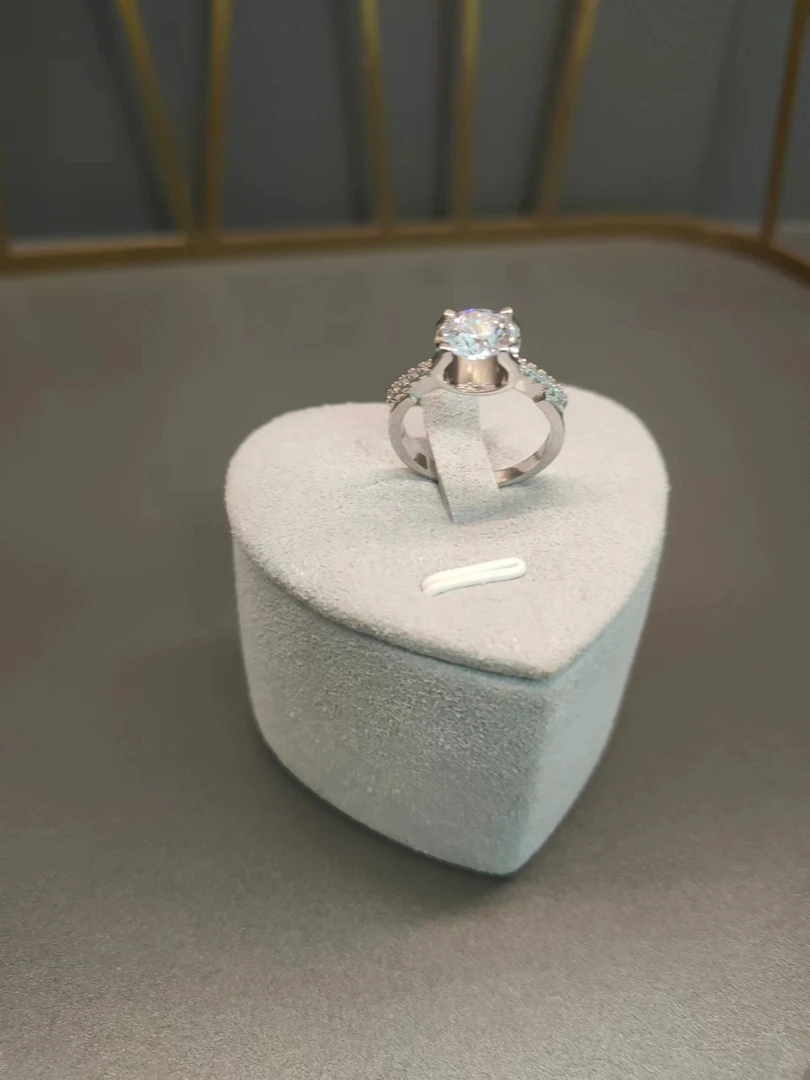 925银莫桑石戒指 微镶牛头小蛮腰1克拉戒指-B