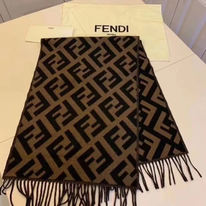 全新未使用 FENDI/芬迪 全新fendi芬迪羊绒围巾