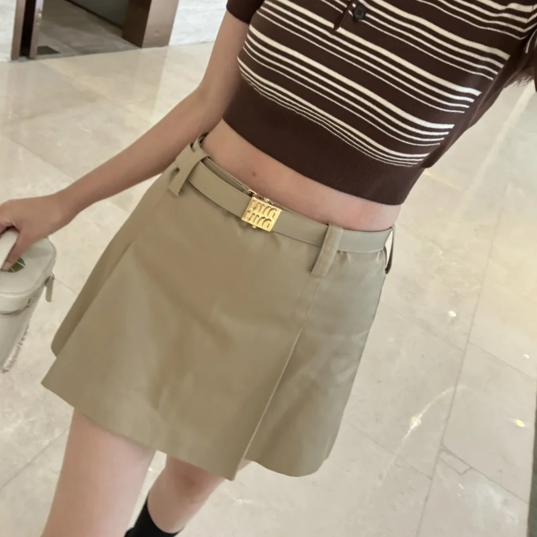 miumiu 缪缪 2j068 99新 SS24纯色金色logo休闲短裙 38码公价1.2W