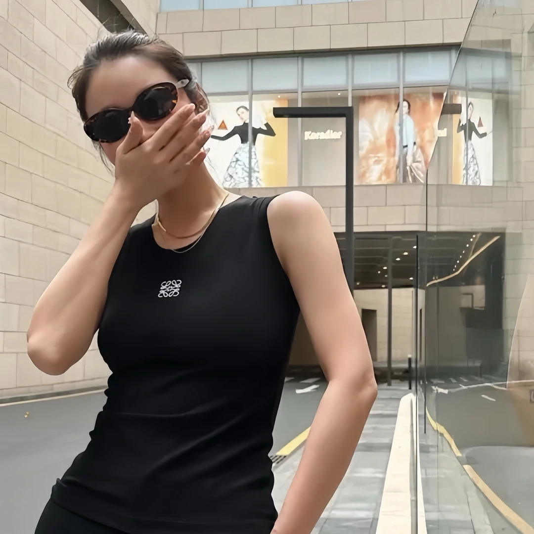 99新 LOEWE/罗意威 yy021 短款logo背心 xs码 公价7k