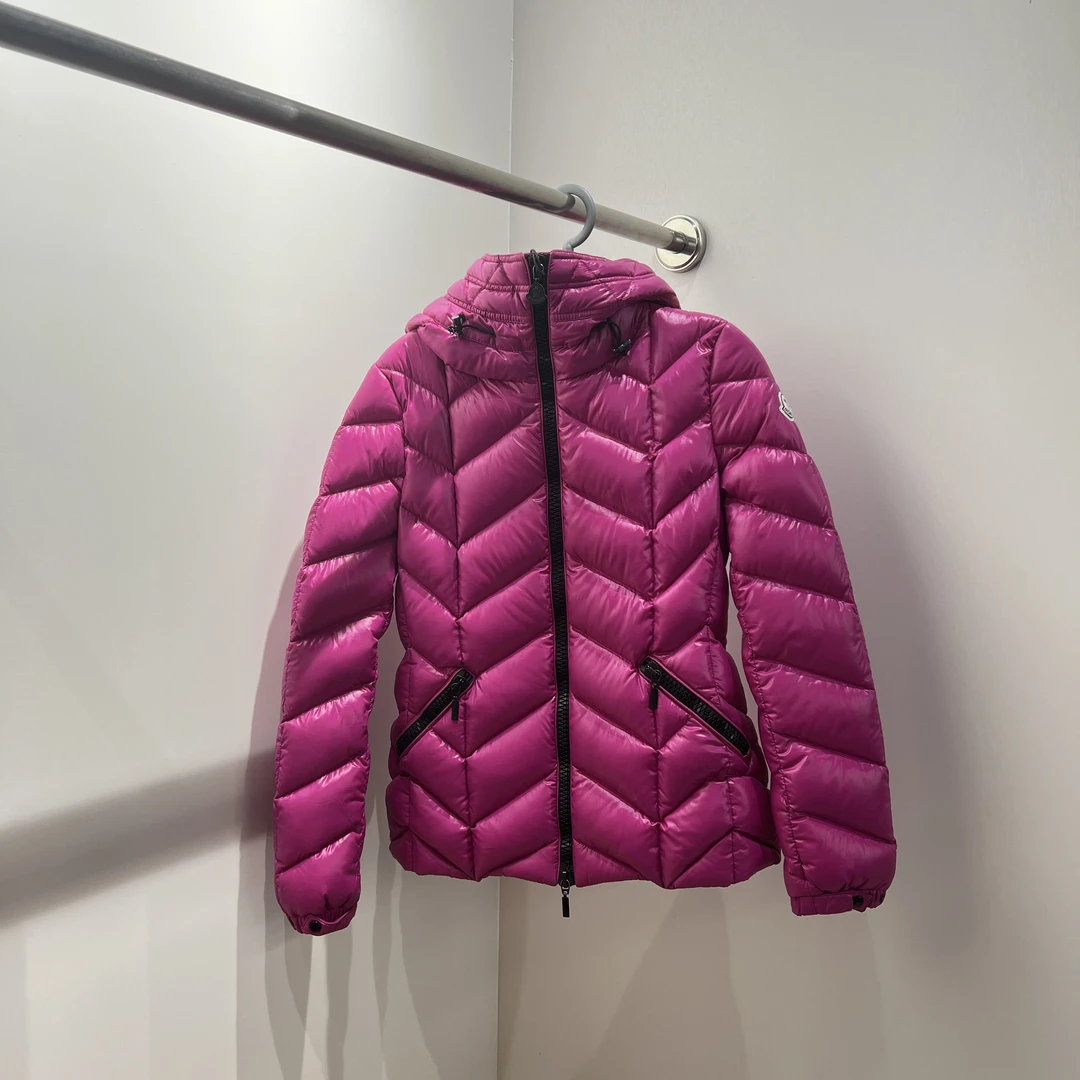 Moncler/蒙口/wh34/99新/袖标logo纯色羽绒服/1码/公价1.1W