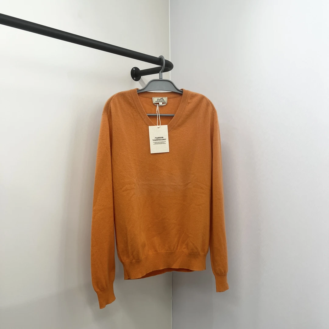 99新 Hermes/爱马仕 1l079 纯色宽松V领针织毛衣 S码