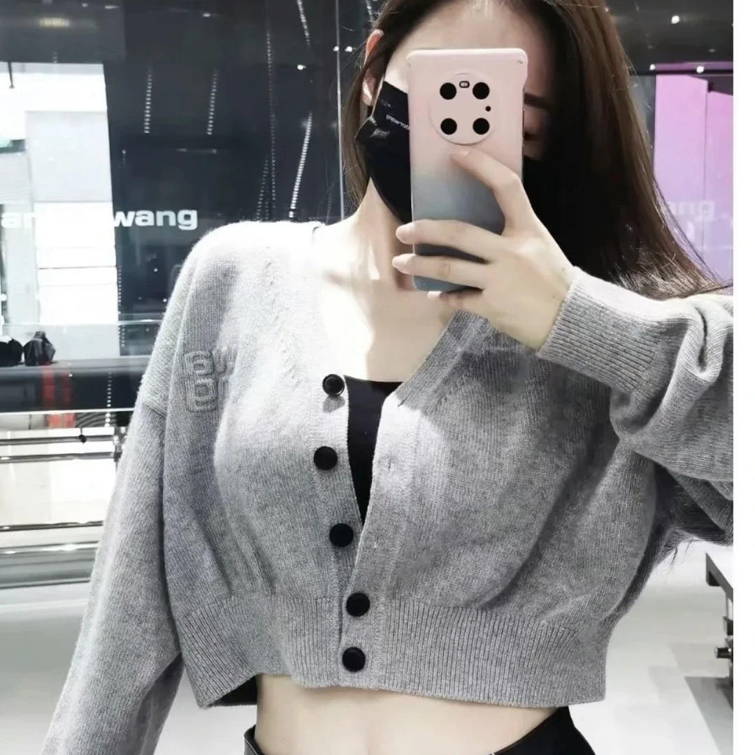 alexander wang/大王 el118 99新 ss24v领短款开衫毛衣s码 公价5k