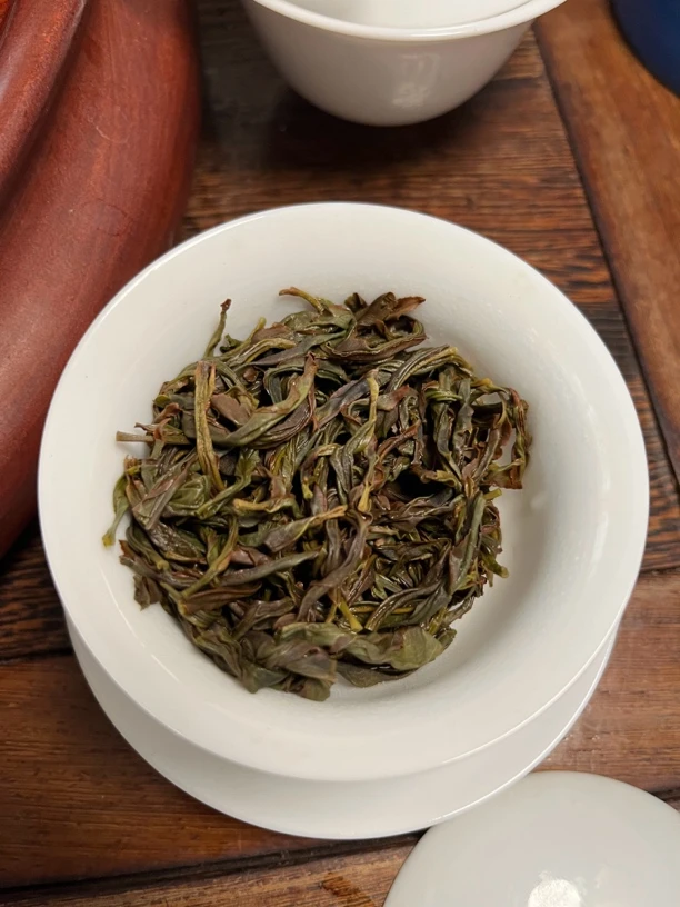 凤凰高山春茶凹富后（栀子花香），入口蜜甜，明显栀子花香，枞味突显