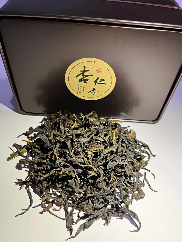 高山老枞杏仁香，一袋（50克），特点：入口滋味鲜醇，自然花香高雅，