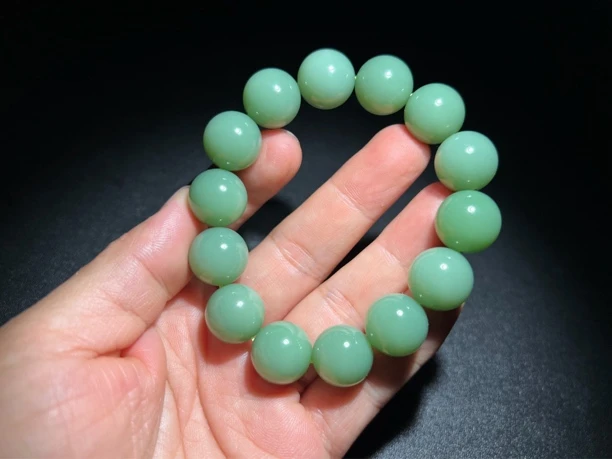 和田玉碧玉粉青手串～卡15（产地俄罗斯）和田玉手串