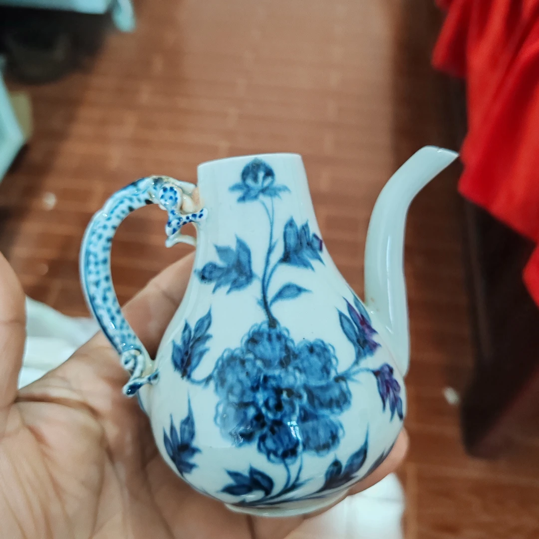 青花小壶完整无缺