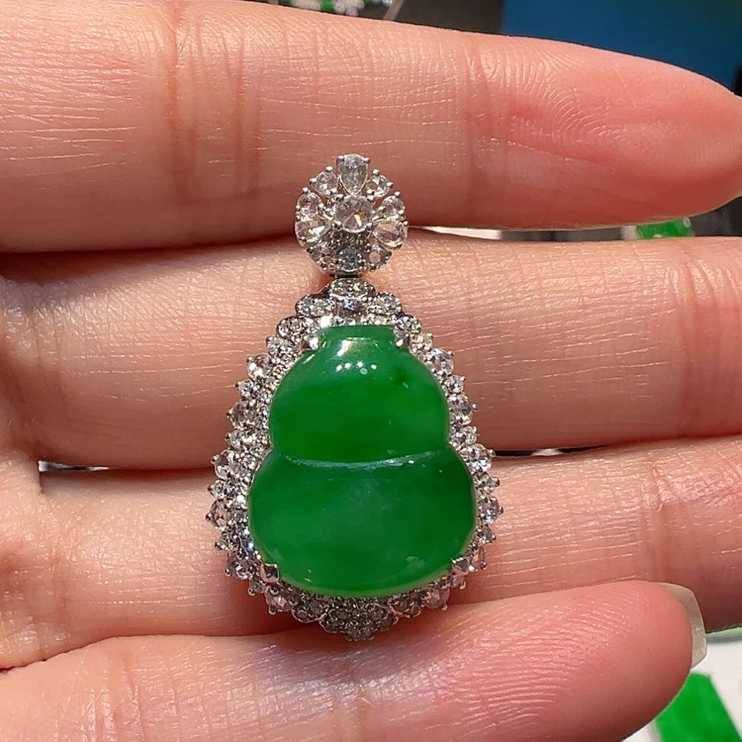 翡翠颈饰18K金镶嵌吊坠