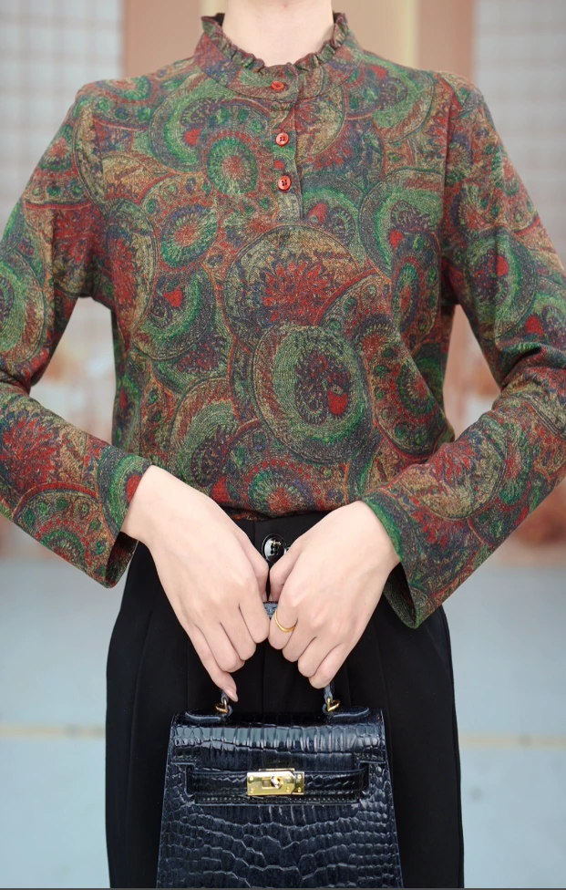 有凤来仪2025新款高贵优雅气质感加绒感碎花小衫ZF-8616