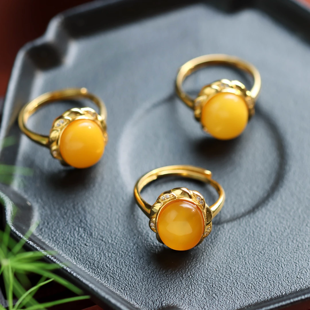 S925银镀金镶嵌蜜蜡蛋面轻奢女款戒指（多样性发货 发其一