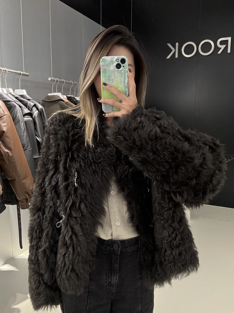 MoonBrook 【安第斯山】2025新款托斯卡纳羊皮毛一体半卷女外套皮草