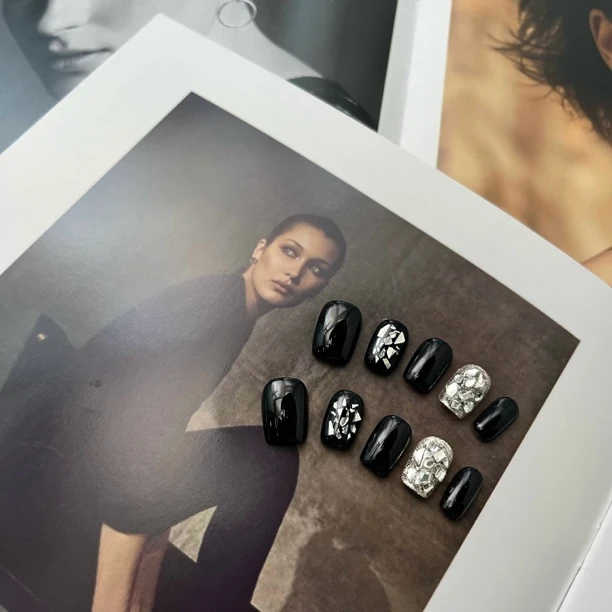 【繁星】黑色短甲清冷气质手工穿戴甲爆闪美甲秋冬深色美甲