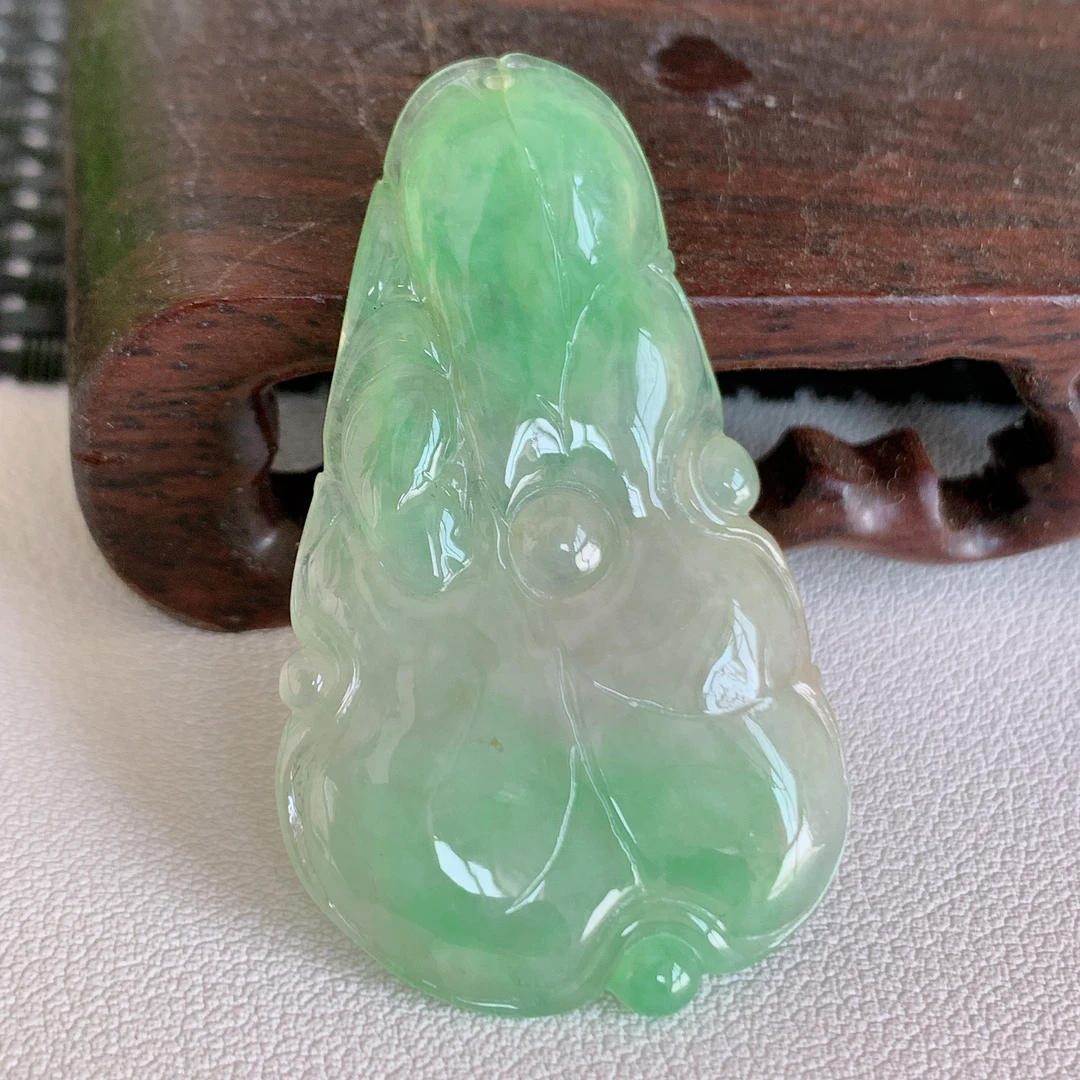 翡翠吊坠无镶嵌天然翡翠A货冰种浅绿果绿荷叶吊坠挂件47-28-4mm