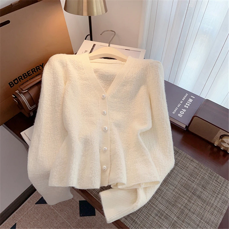 时尚法式高级感小香风珍珠扣加厚毛衣设计感西装鱼尾针织衫上衣女