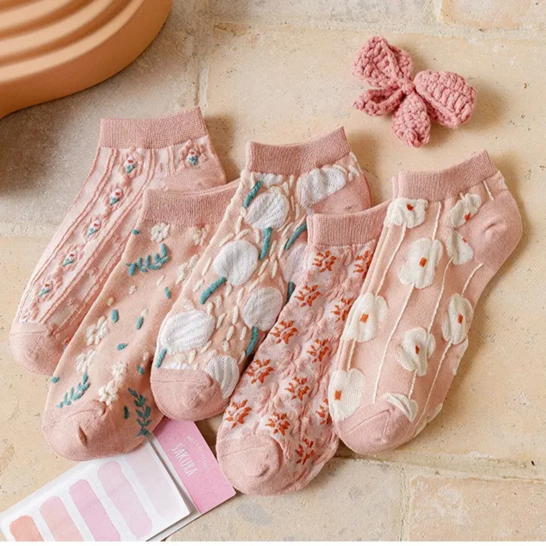 （五双装） 新款品牌可爱韩版女士粉色立体碎花复古短款棉袜