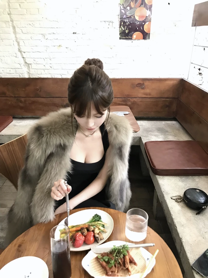 ’维多利亚‘’整皮芬兰进口狐狸毛皮草时尚休闲高级外套