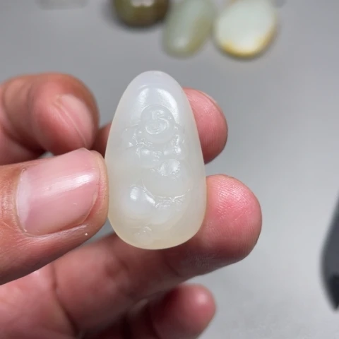 和田玉吊坠(不含链)未镶嵌红*子