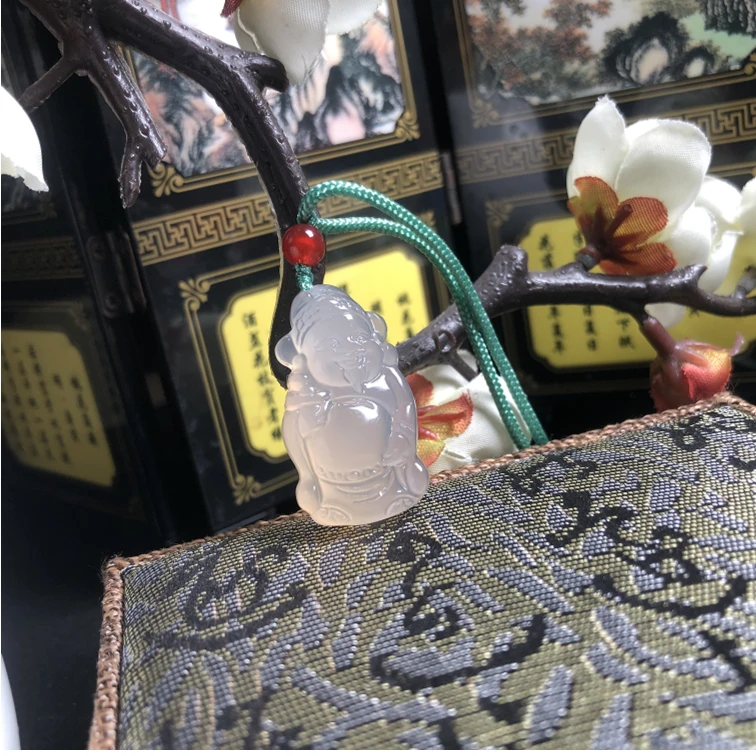 玛瑙精雕冰透小财神精美气质轻奢吊坠时尚颈饰