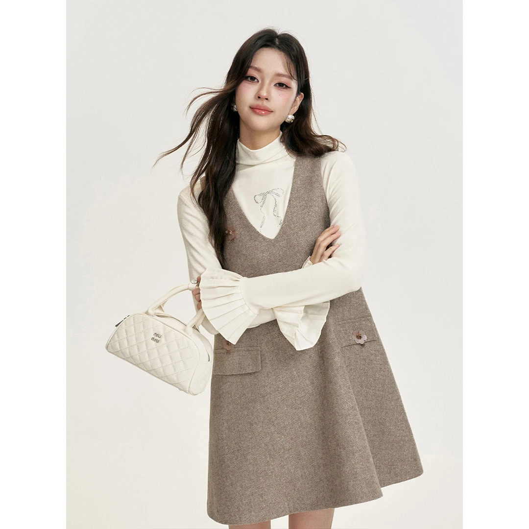 16DEWS 千金感呢料A字V领连衣裙