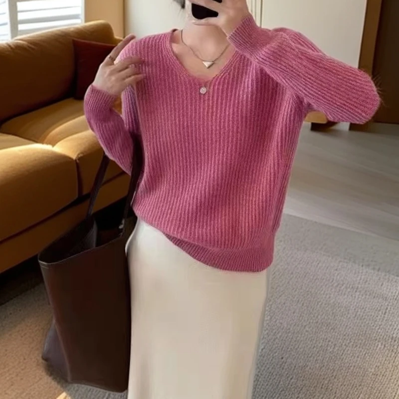 时尚减龄洋气V领毛针织上衣