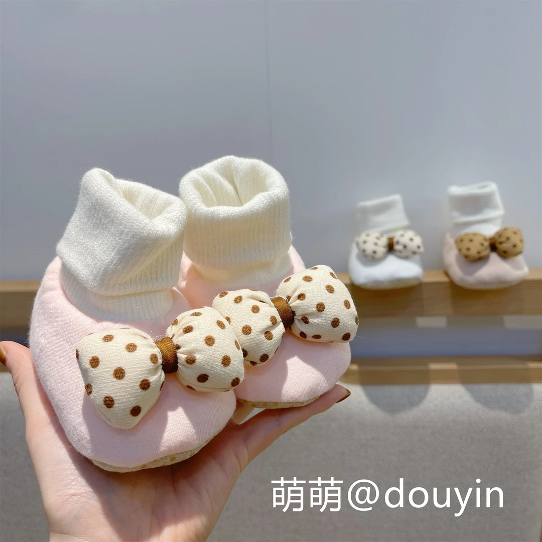春秋婴幼儿棉布0-1岁公主软底防滑地板袜不掉跟新生儿袜套步前鞋