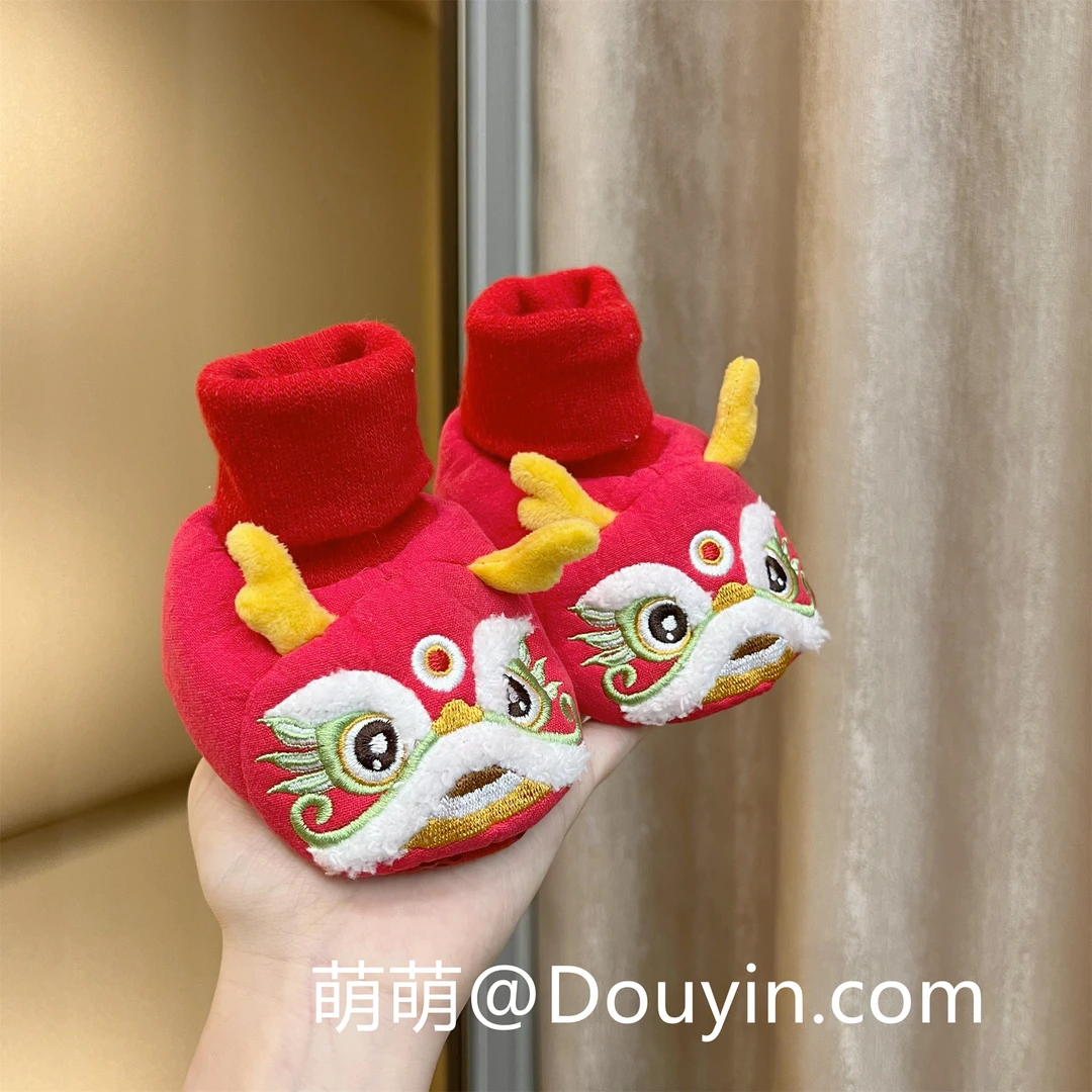 婴幼儿0-12个月宝宝秋冬满月虎头鞋袜红色抓周加厚保暖软底鞋袜