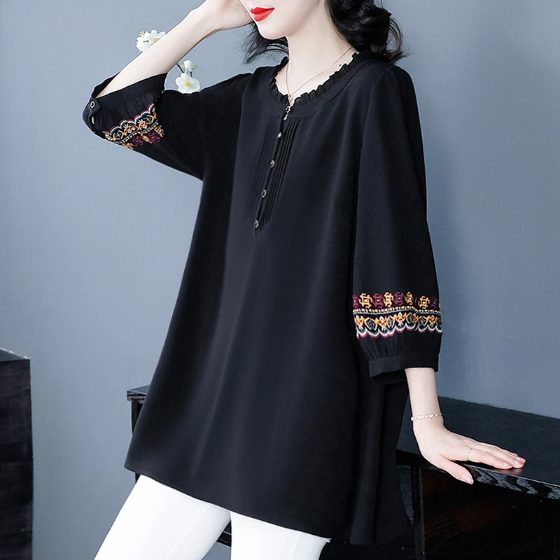 Maiya宽松显瘦洋气刺绣上衣大码女装时髦洋气五分袖衬衫240150