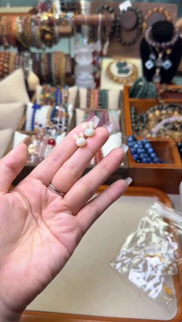 【闪购商品】和田玉耳钉银S925镶嵌w22，和田玉兔子耳钉 多样性发一