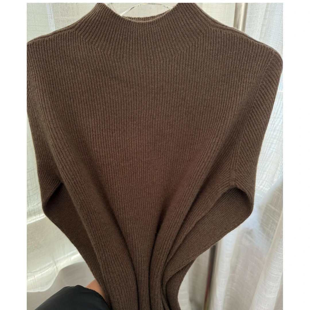 细坑条缺码半高领羊毛衫