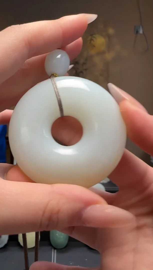 【闪购商品】和田玉平安扣带糖未镶嵌吊坠(多样性发货）