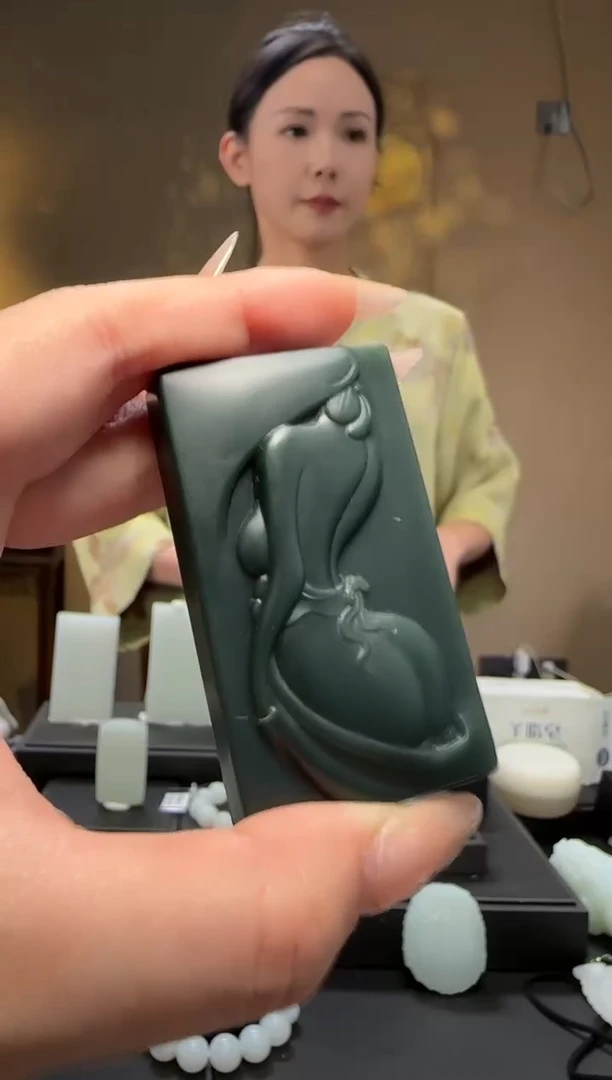 【闪购商品】和田玉青玉美人牌未镶嵌吊坠