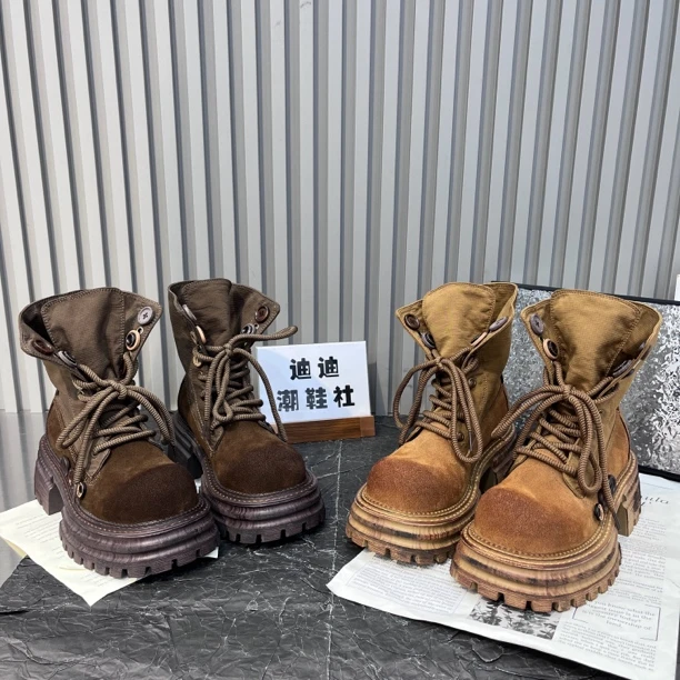 马丁靴女2024新款复古翻领两穿纽扣大黄靴工装靴厚底松糕机车女鞋