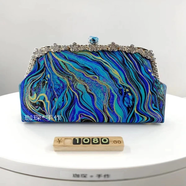 珈琛烫金22cm七朵花镶钻口金包