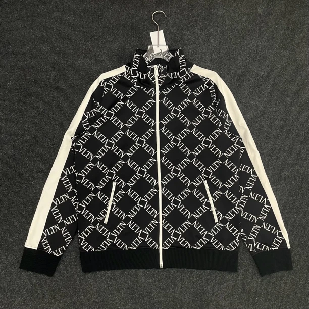Valentino华伦天奴/字母logo满印校服外套/9.9新/尺码L/公价2W