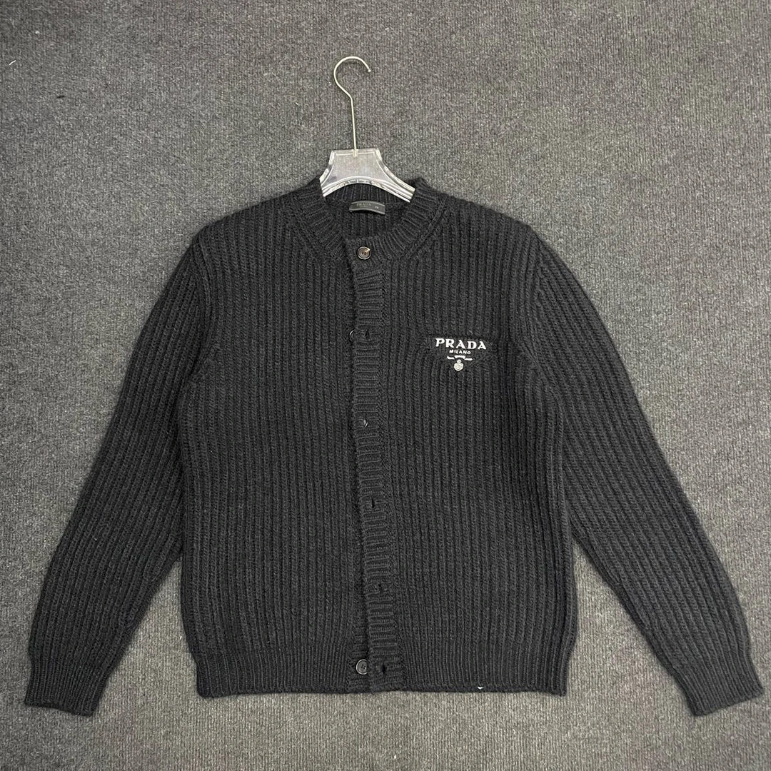 全新未使用 Prada/普拉达 logo字母刺绣针织开衫/尺码50码