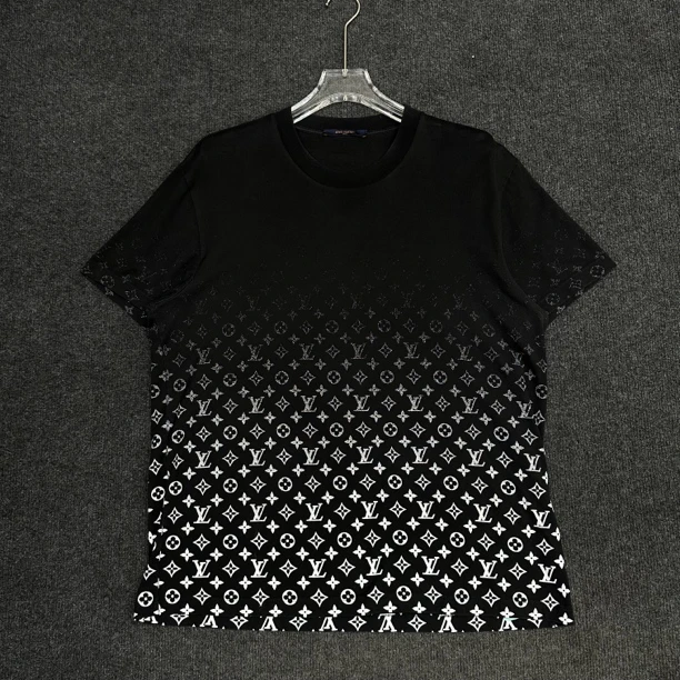 LouisVuitton路易威登/渐变满印设计短袖/9.8新/尺码XXL/公价8K